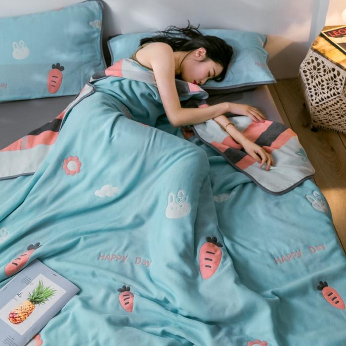 91家纺网 家纺一手货源 找家纺 朴尔2020新款时尚六层全棉纱布盖毯夏季毛巾被兔与胡萝卜-绿