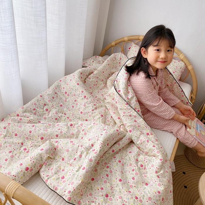 91家纺网 家纺一手货源 找家纺 星期八 2020新款全棉13372夏被两件套 小草莓