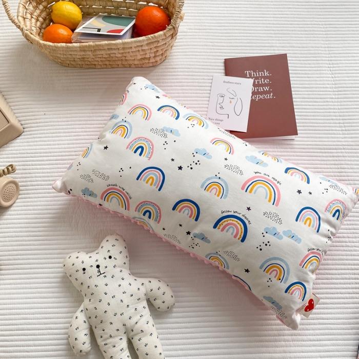 91家纺网 家纺一手货源 找家纺 星期八 2020新款春夏超ins豆豆枕枕芯 彩虹