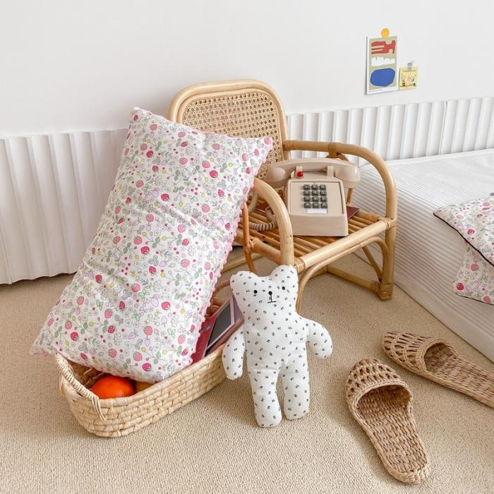 91家纺网 家纺一手货源 找家纺 星期八 2020新款春夏超ins豆豆枕枕芯 小草莓