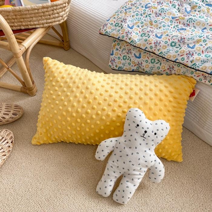 91家纺网 家纺一手货源 找家纺 星期八 2020新款春夏超ins豆豆枕枕芯 小公主