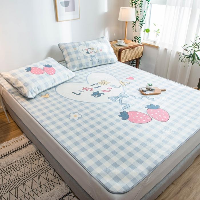 91家纺网 家纺一手货源 找家纺 懒猫 2020新款大版冰丝凉席 草莓物语