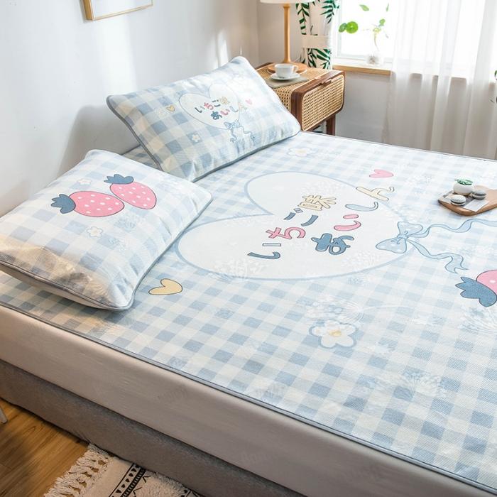 91家纺网 家纺一手货源 找家纺 懒猫 2020新款大版冰丝凉席 草莓物语