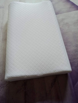 小方格提花泰国原液天然乳胶枕颗粒按摩狼牙乳胶枕