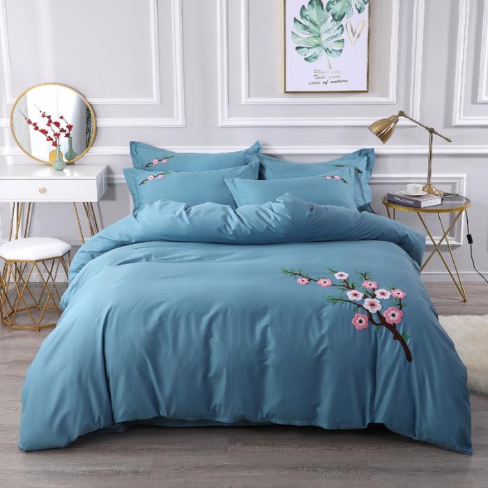 91家纺网 家纺一手货源 找家纺 13372田园风全棉毛巾绣四件套纯棉绣花全棉刺绣桃花朵朵湖蓝