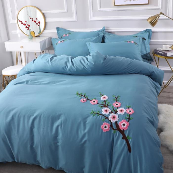 91家纺网 家纺一手货源 找家纺 13372田园风全棉毛巾绣四件套纯棉绣花全棉刺绣桃花朵朵湖蓝