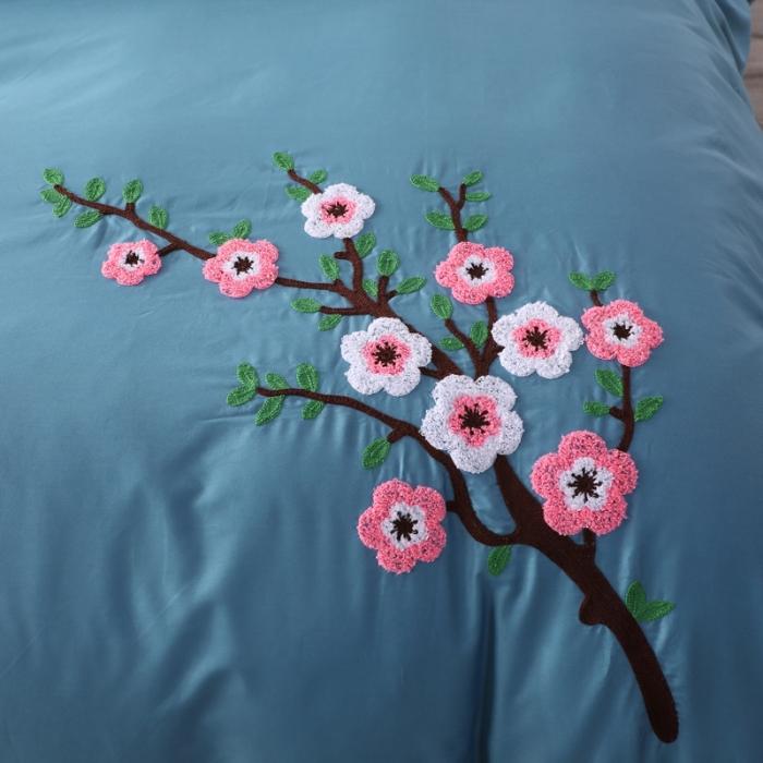 91家纺网 家纺一手货源 找家纺 13372田园风全棉毛巾绣四件套纯棉绣花全棉刺绣桃花朵朵湖蓝