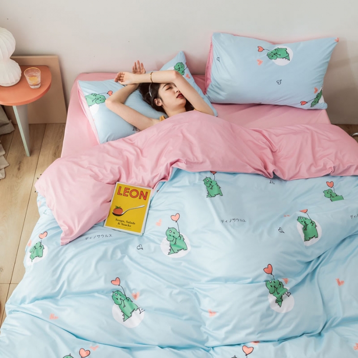 91家纺网 家纺一手货源 找家纺 爱缦 2020日系针织棉数码小版印花四件套 恐龙宝贝