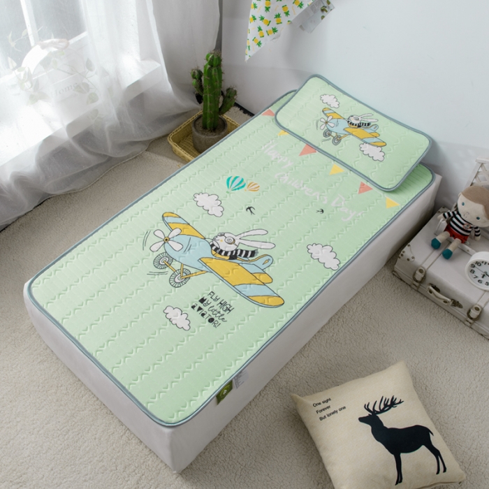 91家纺网 家纺一手货源 找家纺 小芽 2024新款儿童冰感丝乳胶凉席床款 疯狂的飞行员