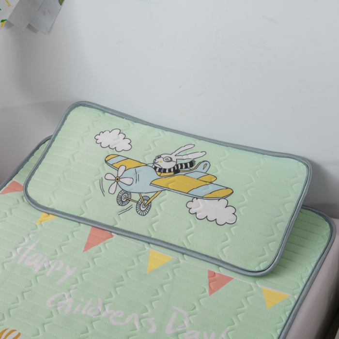 91家纺网 家纺一手货源 找家纺 小芽 2024新款儿童冰感丝乳胶凉席床款 疯狂的飞行员