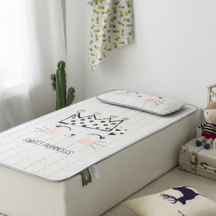 91家纺网 家纺一手货源 找家纺 小芽 2024新款儿童冰感丝乳胶凉席床款 皇冠喵喵