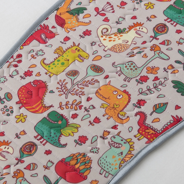 91家纺网 家纺一手货源 找家纺 小芽 2024新款儿童冰感丝乳胶凉席推车款 恐龙乐园