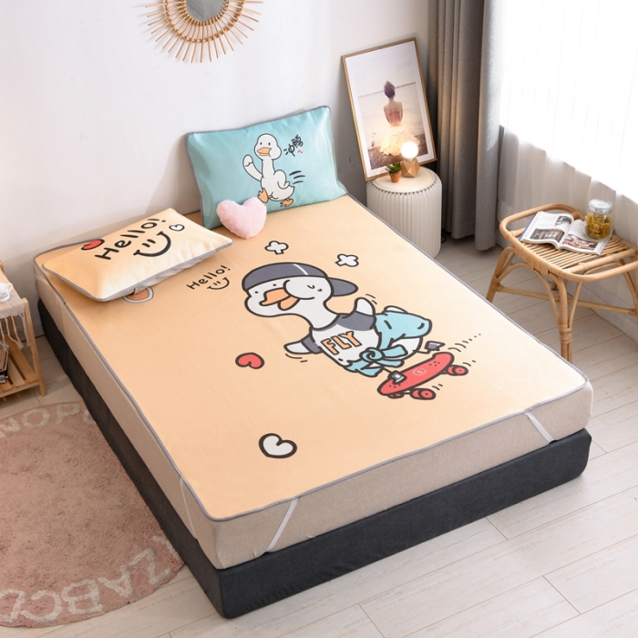 91家纺网 家纺一手货源 找家纺 佰亿莱2024新款数码印花卡通大版数码冰丝席凉席 加油鸭