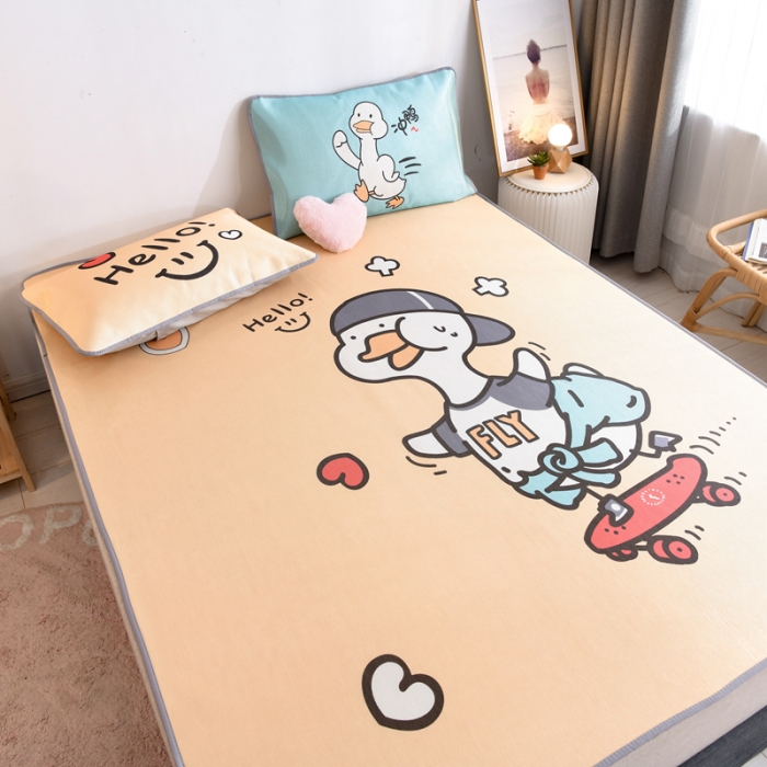 91家纺网 家纺一手货源 找家纺 佰亿莱2024新款数码印花卡通大版数码冰丝席凉席 加油鸭