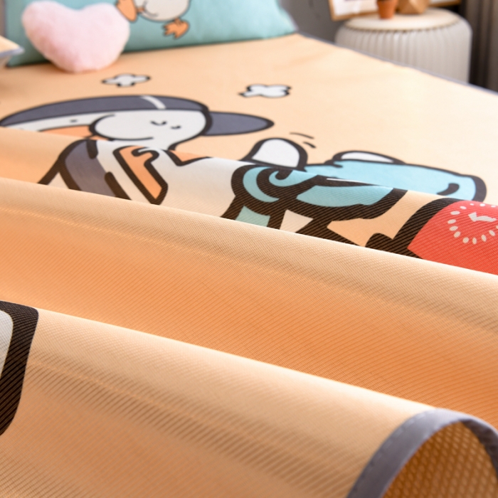 91家纺网 家纺一手货源 找家纺 佰亿莱2024新款数码印花卡通大版数码冰丝席凉席 加油鸭