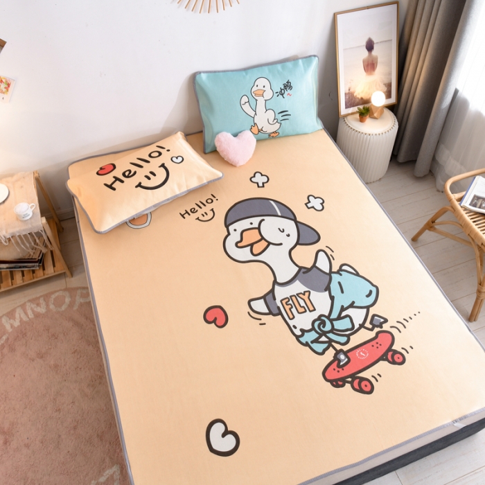 91家纺网 家纺一手货源 找家纺 佰亿莱2024新款数码印花卡通大版数码冰丝席凉席 加油鸭