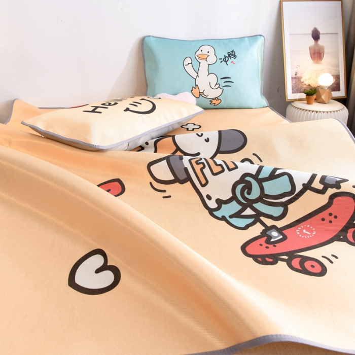 91家纺网 家纺一手货源 找家纺 佰亿莱2024新款数码印花卡通大版数码冰丝席凉席 加油鸭