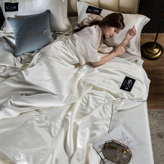 91家纺网 家纺一手货源 找家纺 丽莱美家纺2024爆款天丝夏被 奶白