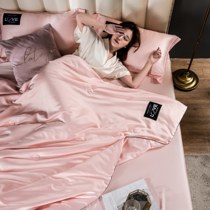 91家纺网 家纺一手货源 找家纺 丽莱美家纺2024爆款天丝夏被 玉色