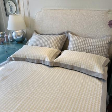 91家纺网 家纺一手货源 找家纺 本希 2020高端可水洗冰丝凉席提花系列实拍图千鸟格-淡鹅黄