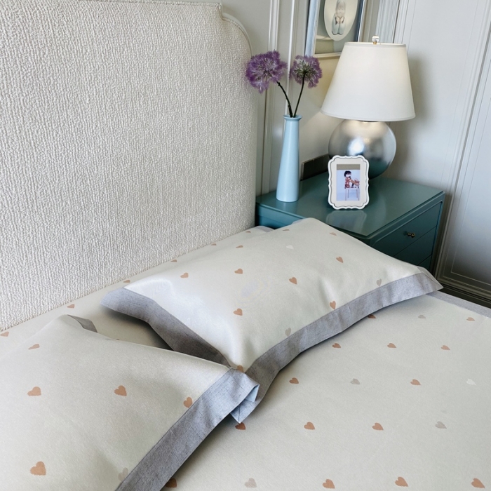 91家纺网 家纺一手货源 找家纺 本希 2020高端可水洗冰丝凉席提花系列实拍图小爱心-淡雅黄