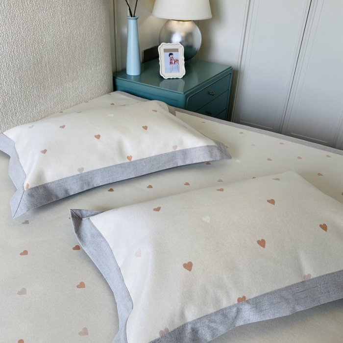 91家纺网 家纺一手货源 找家纺 本希 2020高端可水洗冰丝凉席提花系列实拍图小爱心-淡雅黄