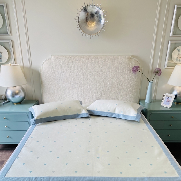 91家纺网 家纺一手货源 找家纺 本希2020高端可水洗冰丝凉席提花系列实拍图小爱心-蒂芙尼绿