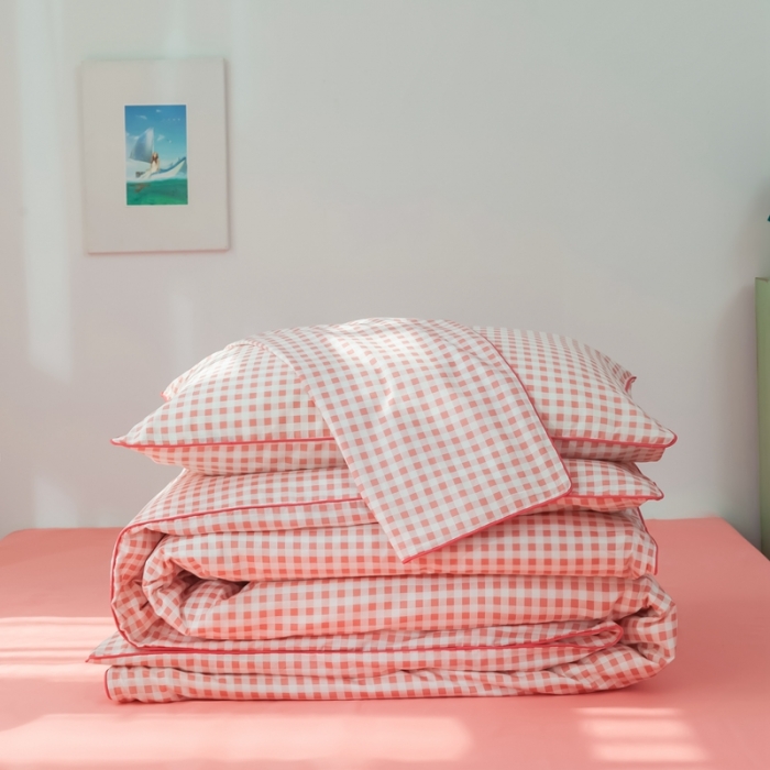 91家纺网 家纺一手货源 找家纺 星期八 2020新款全棉13372格子嵌条系列四件套 粉格