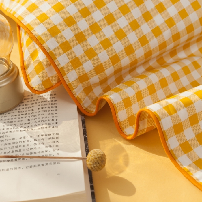 91家纺网 家纺一手货源 找家纺 星期八 2020新款全棉13372格子嵌条系列四件套 黄格