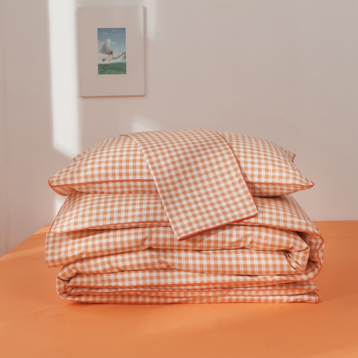 91家纺网 家纺一手货源 找家纺 星期八 2020新款全棉13372格子嵌条系列四件套 橘格