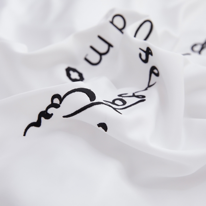 91家纺网 家纺一手货源 找家纺 诗薇娅 2023新款天丝莫代尔美容床罩四件套 刺绣白豆沙红