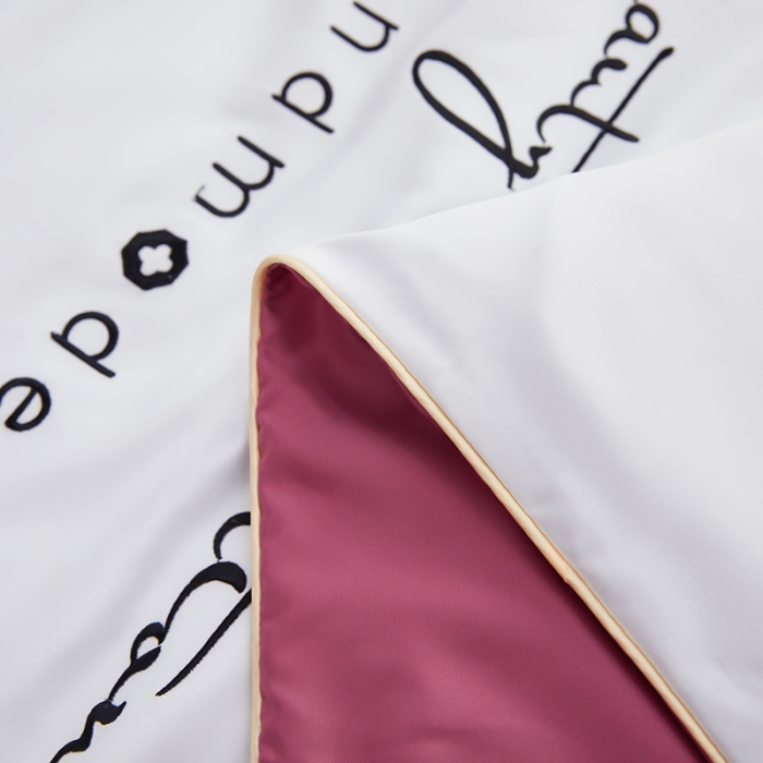 91家纺网 家纺一手货源 找家纺 诗薇娅 2023新款天丝莫代尔美容床罩四件套 刺绣白豆沙红