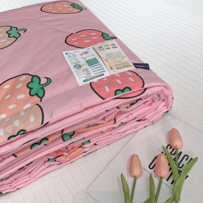 91家纺网 家纺一手货源 找家纺 润缦 2020新款纯棉全棉精梳棉夏被 粉草莓