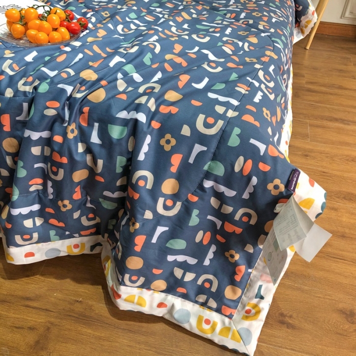 91家纺网 家纺一手货源 找家纺 润缦 2020新款纯棉全棉精梳棉夏被 趣味字母