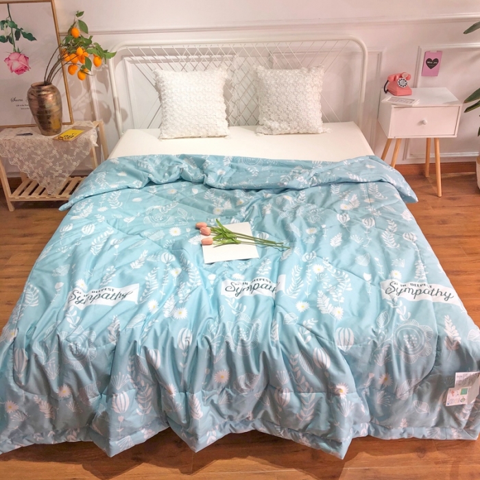 91家纺网 家纺一手货源 找家纺 润缦 2020新款纯棉全棉精梳棉夏被 夏日花朵蓝