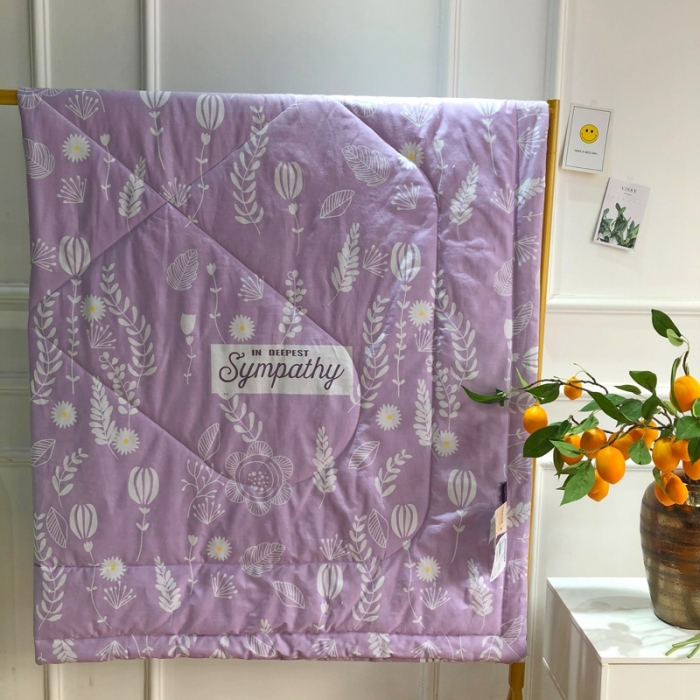 91家纺网 家纺一手货源 找家纺 润缦 2020新款纯棉全棉精梳棉夏被 夏日花朵紫