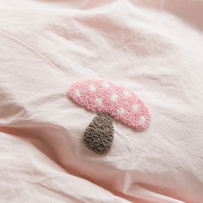 91家纺网 家纺一手货源 找家纺 淑女公社 2020新款毛巾绣四件套 小蘑菇淡粉