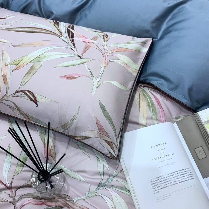 91家纺网 家纺一手货源 找家纺 优然居2020新款60S长绒棉贡缎数码印花嵌绳四件套漫叶迷莎