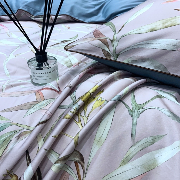 91家纺网 家纺一手货源 找家纺 优然居2020新款60S长绒棉贡缎数码印花嵌绳四件套漫叶迷莎