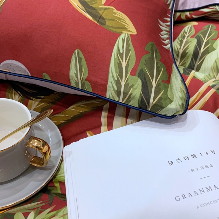 91家纺网 家纺一手货源 找家纺 优然居 2020新款60S长绒棉贡缎数码印花嵌绳四件套摩卡红