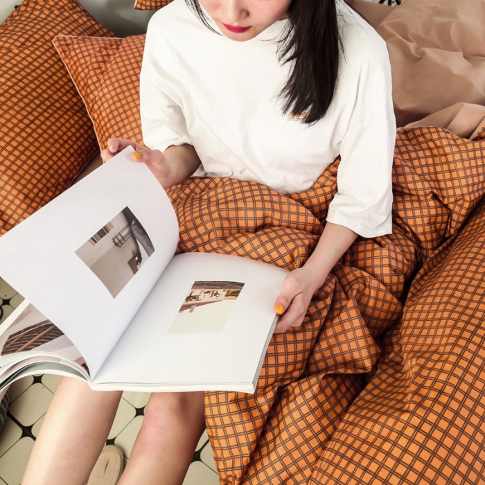 91家纺网 家纺一手货源 找家纺 澳萝拉 2020新款13372全棉滚边格子款四件套 焦糖格