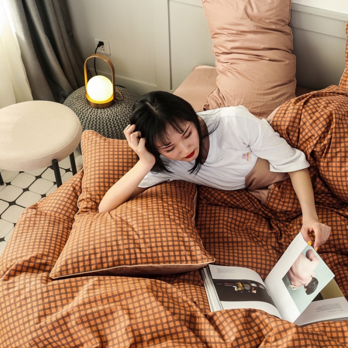 91家纺网 家纺一手货源 找家纺 澳萝拉 2020新款13372全棉滚边格子款四件套 焦糖格