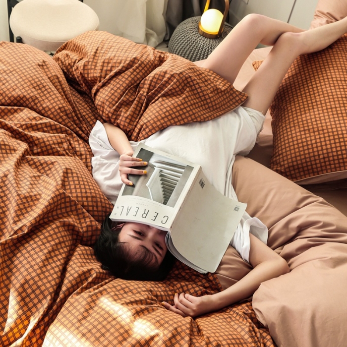 91家纺网 家纺一手货源 找家纺 澳萝拉 2020新款13372全棉滚边格子款四件套 焦糖格