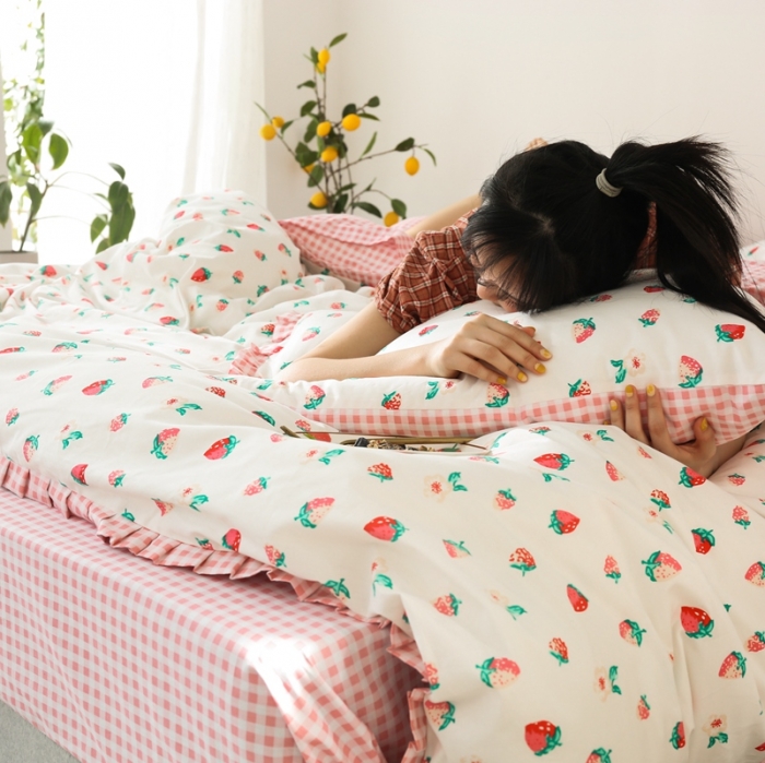 91家纺网 家纺一手货源 找家纺 澳萝拉 2020新款13372全棉花边碎花款四件套 甜心草莓