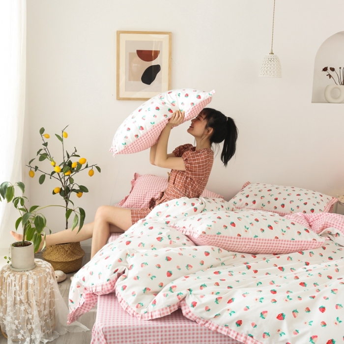 91家纺网 家纺一手货源 找家纺 澳萝拉 2020新款13372全棉花边碎花款四件套 甜心草莓