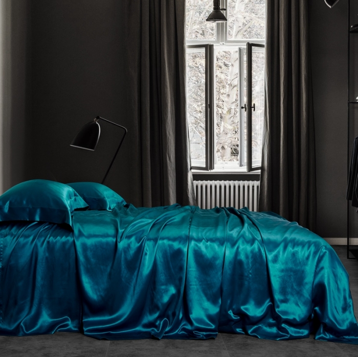 91家纺网 家纺一手货源 找家纺 威克凯丽 2021新款素色真丝四件套 孔雀蓝