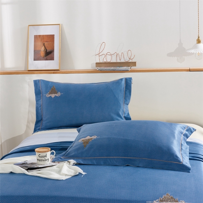 91家纺网 家纺一手货源 找家纺 威克凯丽 2021新款绣花款竹语天丝软凉席 爱丁堡-孔雀兰