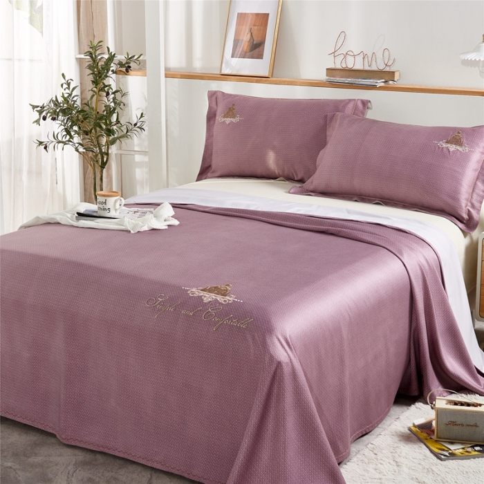 91家纺网 家纺一手货源 找家纺 威克凯丽 2021新款绣花款竹语天丝软凉席 爱丁堡-玛雅红