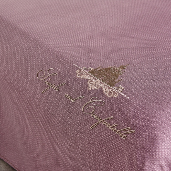 91家纺网 家纺一手货源 找家纺 威克凯丽 2021新款绣花款竹语天丝软凉席 爱丁堡-玛雅红