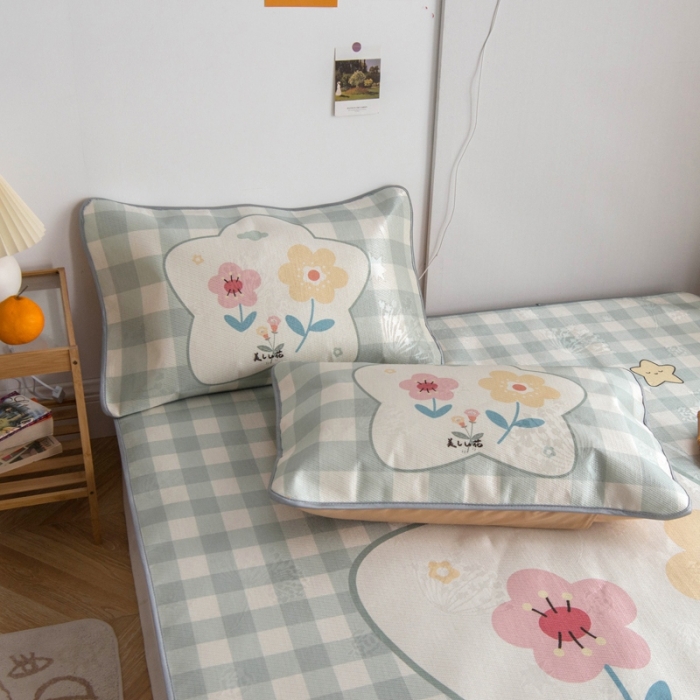 91家纺网 家纺一手货源 找家纺 同田家纺 网供2020新款数码大版印花卡通二次元冰丝三明治凉席 格子花